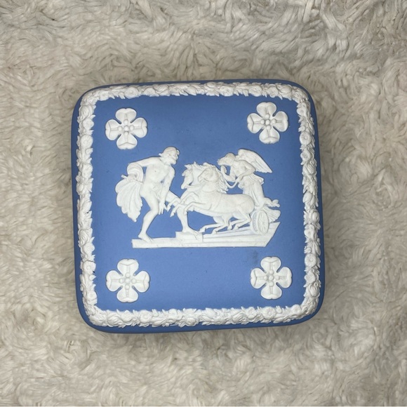 Vtg 70’s Square Wedgwood Jasperware Style Light Blue Trinket/Jewelry Box - Picture 1 of 12